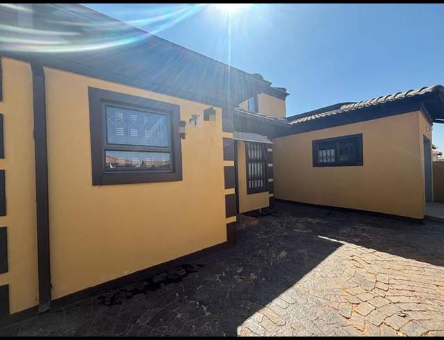 4 BEDROOM HOUSE FOR SALE IN VANDERBIJLPARK CE 3
